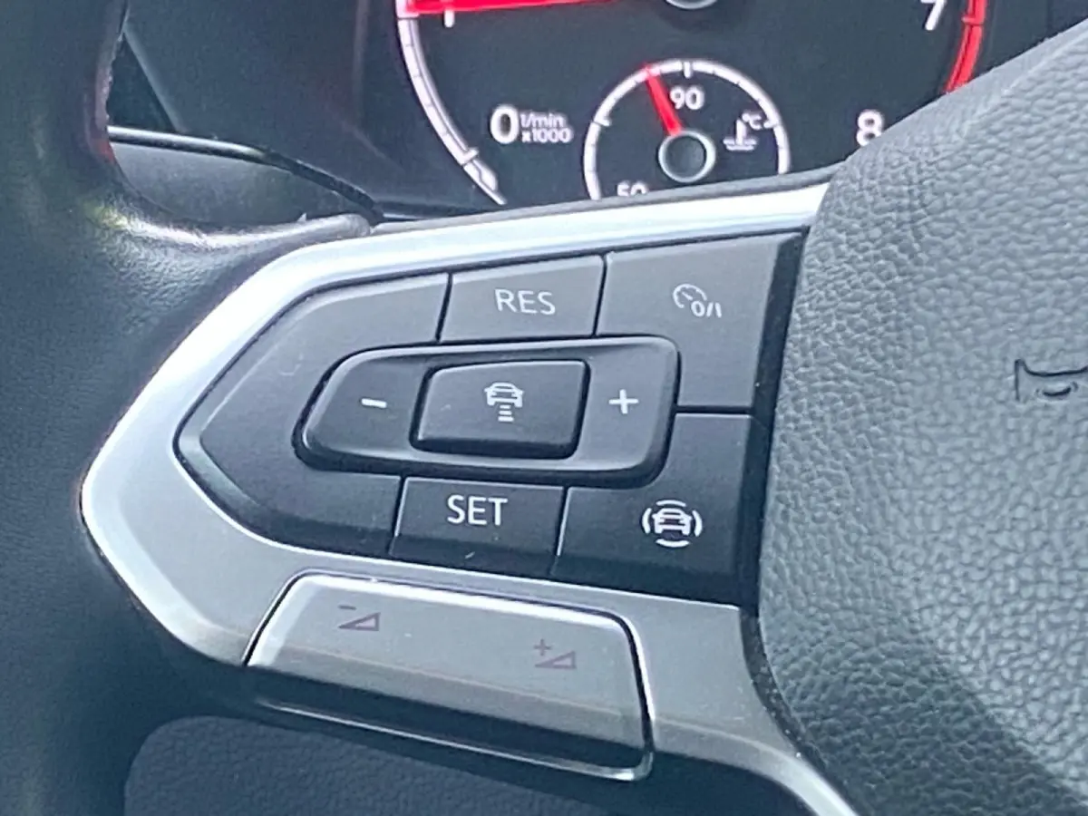 1.0 TSI Life | Climate control | Navigatie | Cruise control | Parkeercamera | LM velgen |