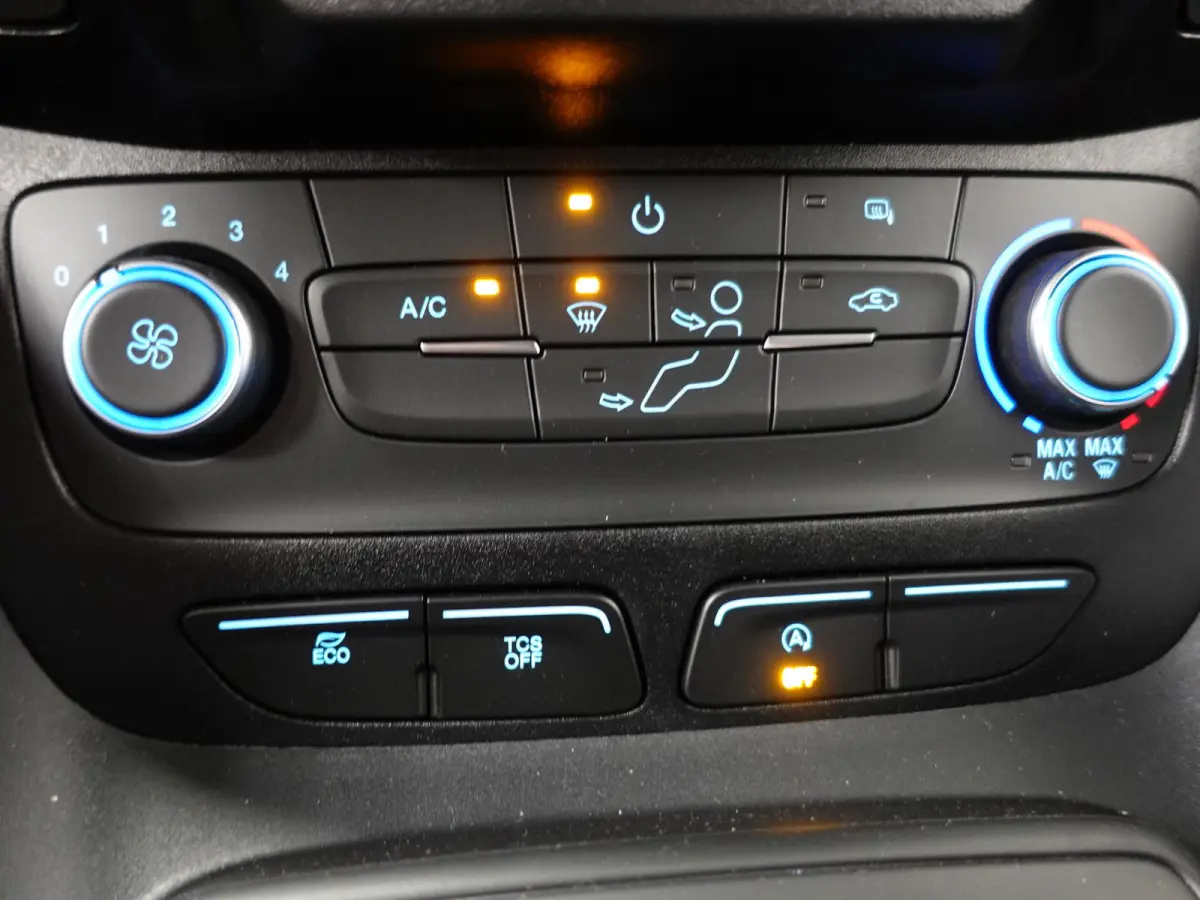 1.5 EcoBlue Automaat L2 Trend DEMO! Trekhaak Navigatie Apple CarPlay Android Auto Camera Parkeerhulp achter Cruise Control Airco Lichtmetalen velgen