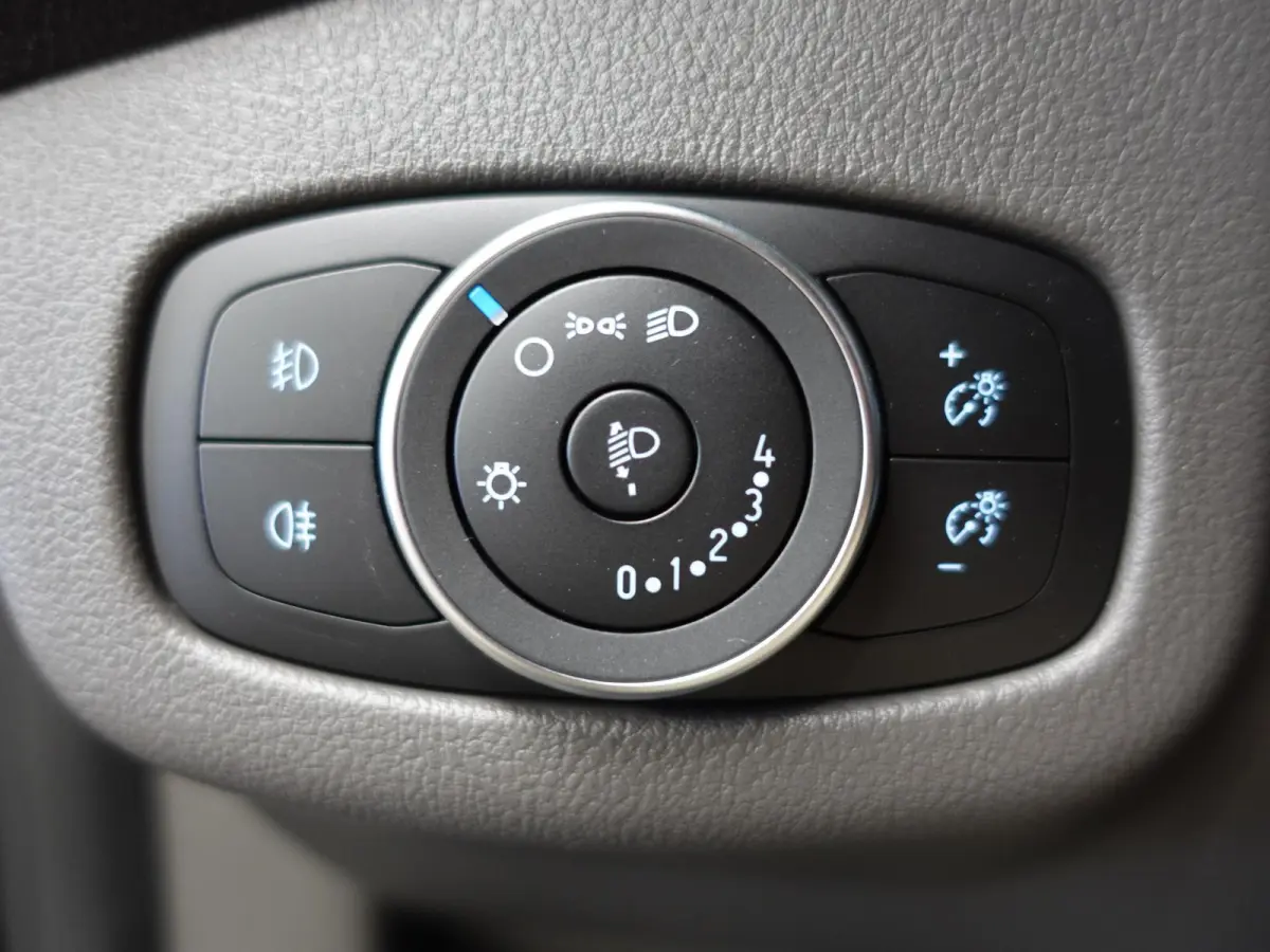 1.5 EcoBlue Automaat L2 Trend DEMO! Trekhaak Navigatie Apple CarPlay Android Auto Camera Parkeerhulp achter Cruise Control Airco Lichtmetalen velgen