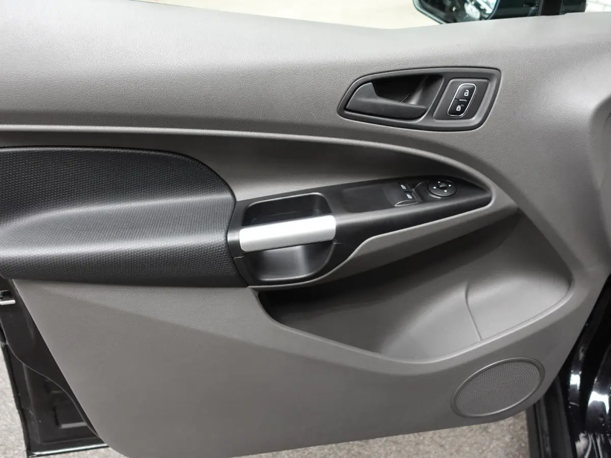 1.5 EcoBlue Automaat L2 Trend DEMO! Trekhaak Navigatie Apple CarPlay Android Auto Camera Parkeerhulp achter Cruise Control Airco Lichtmetalen velgen