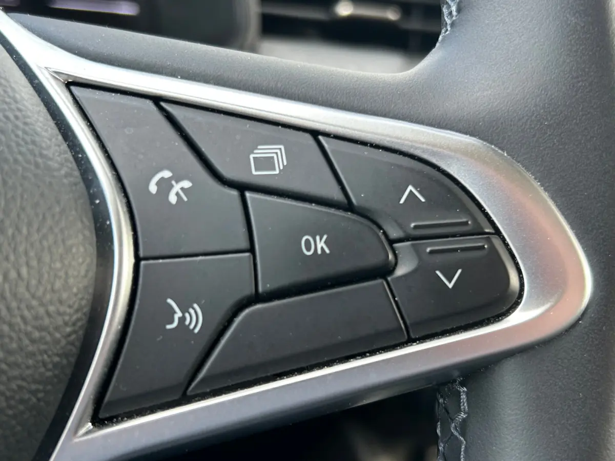 1.6 HEV Intense | Trekhaak Afneembaar | All Season Banden | Parkeer Sensoren Voor + Achter | Camera | Apple & Android Carplay | Cruise Control |