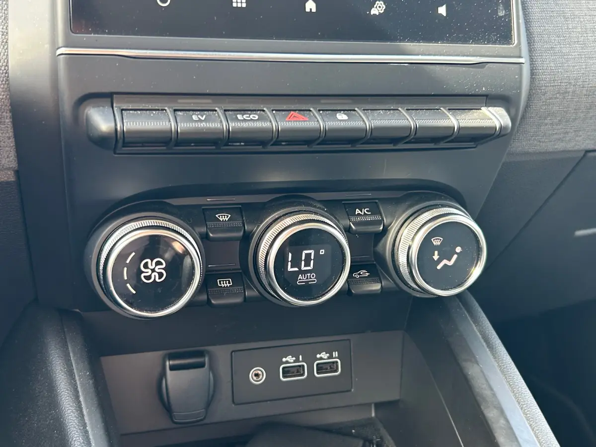 1.6 HEV Intense | Trekhaak Afneembaar | All Season Banden | Parkeer Sensoren Voor + Achter | Camera | Apple & Android Carplay | Cruise Control |