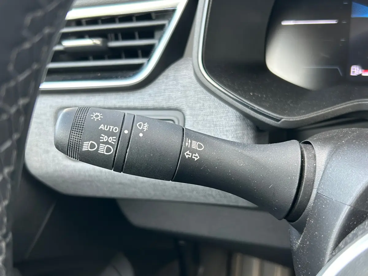 1.6 HEV Intense | Trekhaak Afneembaar | All Season Banden | Parkeer Sensoren Voor + Achter | Camera | Apple & Android Carplay | Cruise Control |
