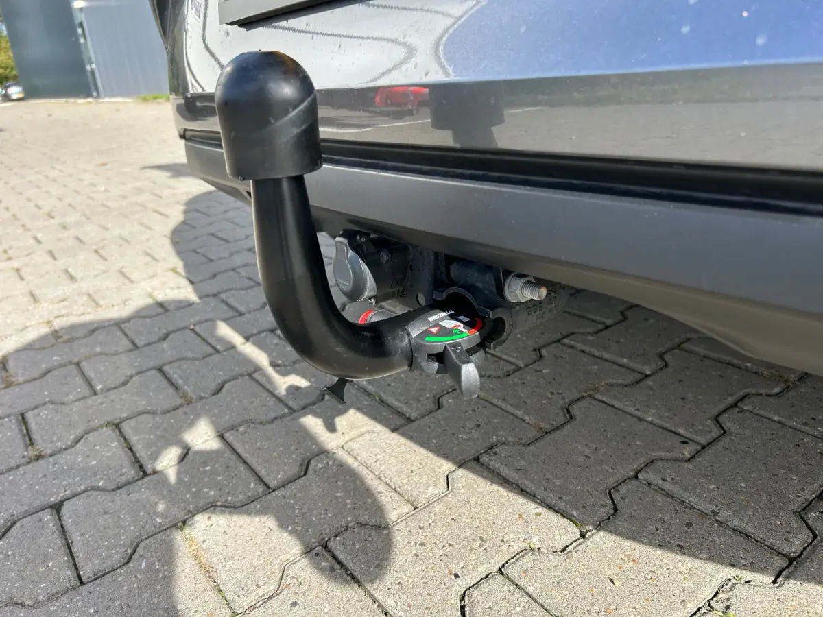 1.6 HEV Intense | Trekhaak Afneembaar | All Season Banden | Parkeer Sensoren Voor + Achter | Camera | Apple & Android Carplay | Cruise Control |