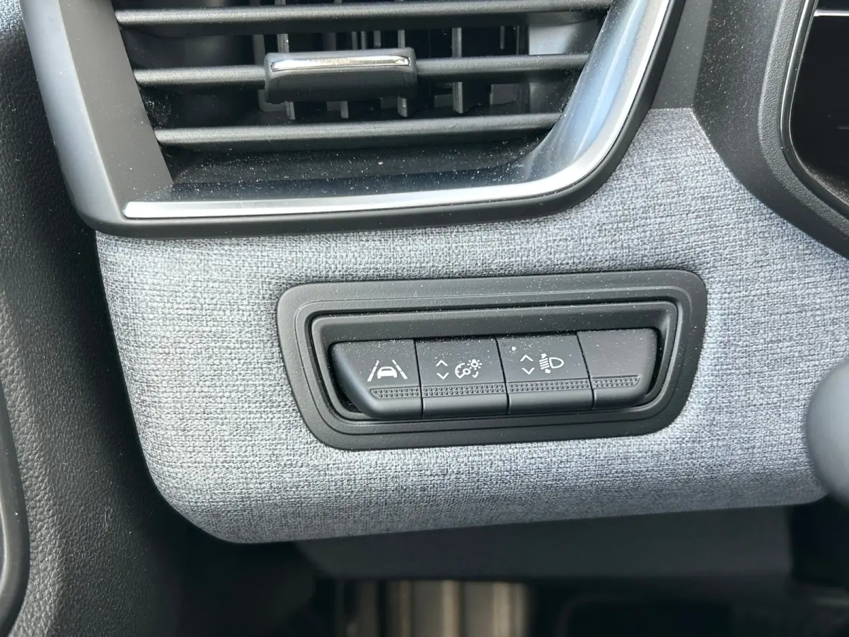 1.6 HEV Intense | Trekhaak Afneembaar | All Season Banden | Parkeer Sensoren Voor + Achter | Camera | Apple & Android Carplay | Cruise Control |