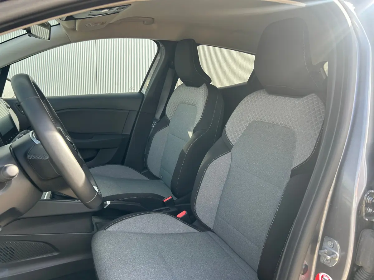 1.6 HEV Intense | Trekhaak Afneembaar | All Season Banden | Parkeer Sensoren Voor + Achter | Camera | Apple & Android Carplay | Cruise Control |