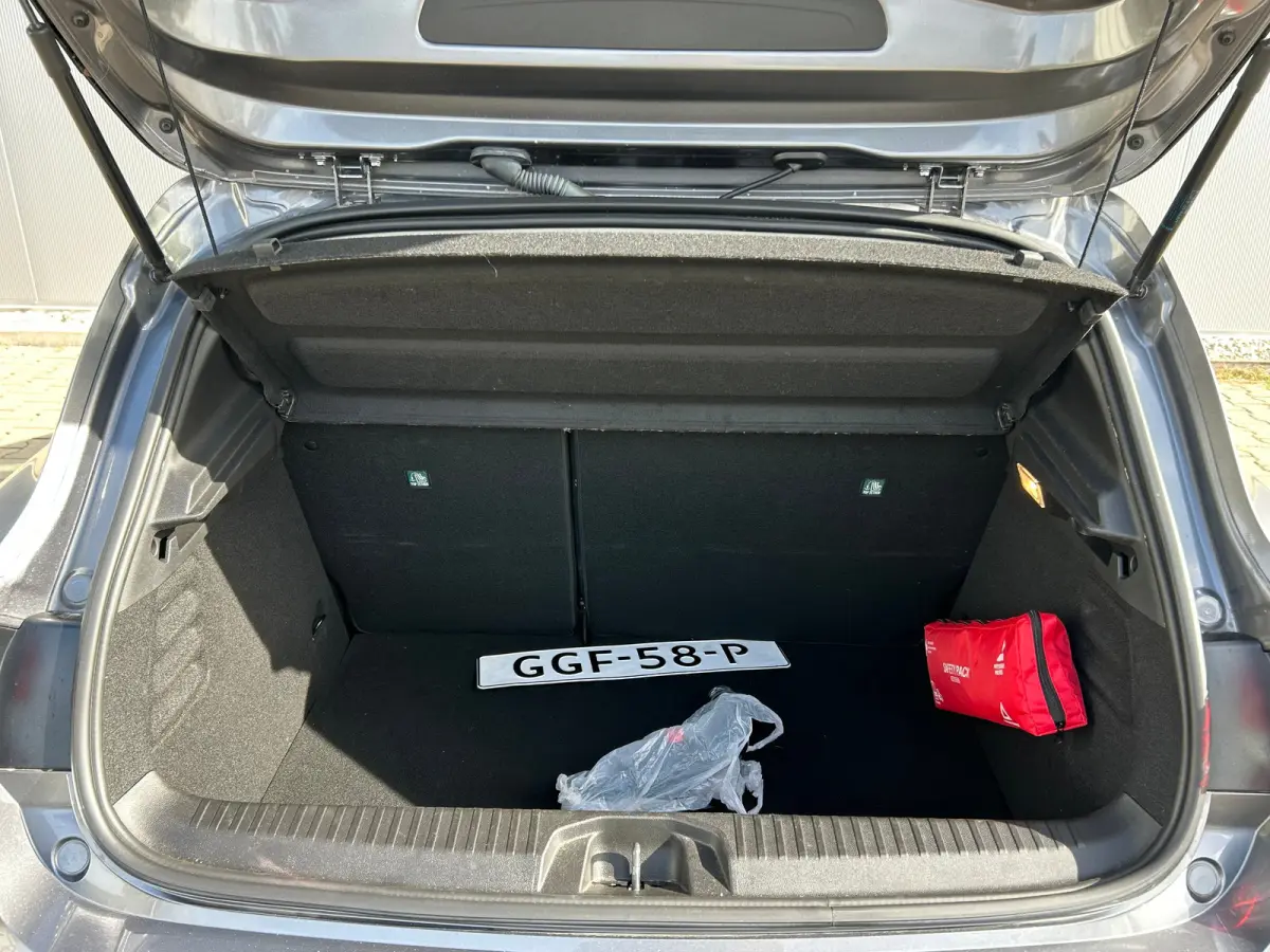 1.6 HEV Intense | Trekhaak Afneembaar | All Season Banden | Parkeer Sensoren Voor + Achter | Camera | Apple & Android Carplay | Cruise Control |