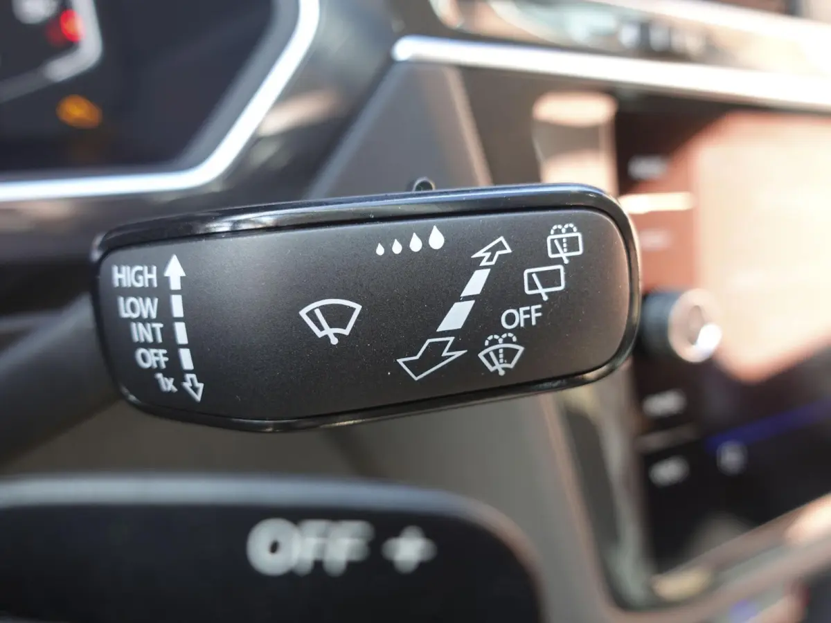 1.5 TSI 150pk DSG Elegance Navigatie Apple Carplay / Android Auto Parkeersensoren Camera Adaptieve Cruise Control Stuur-en stoelverwarming Matrix LED-koplampen Virtual Cockpit Getinte ramen 