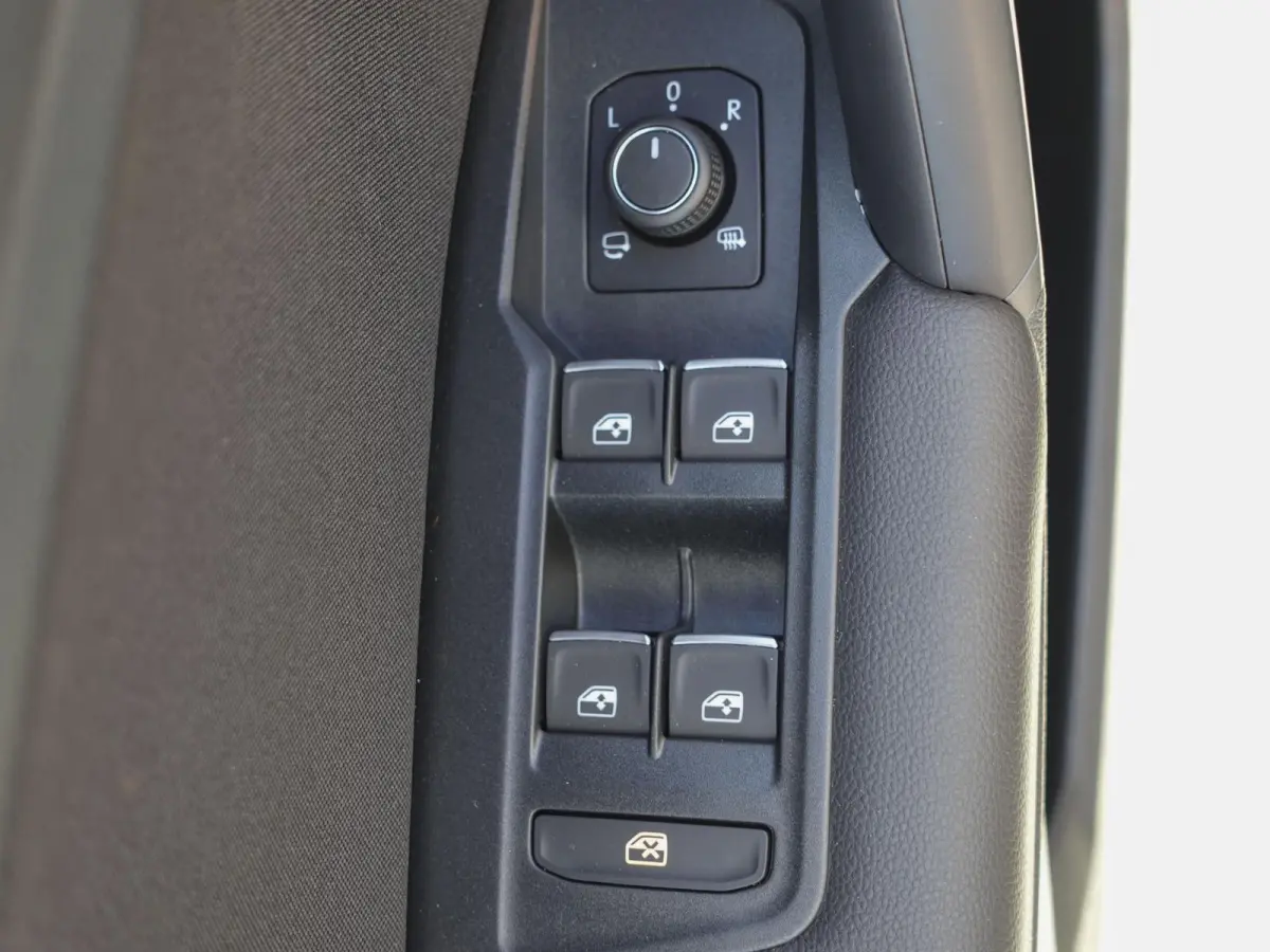 1.5 TSI 150pk DSG Elegance Navigatie Apple Carplay / Android Auto Parkeersensoren Camera Adaptieve Cruise Control Stuur-en stoelverwarming Matrix LED-koplampen Virtual Cockpit Getinte ramen 