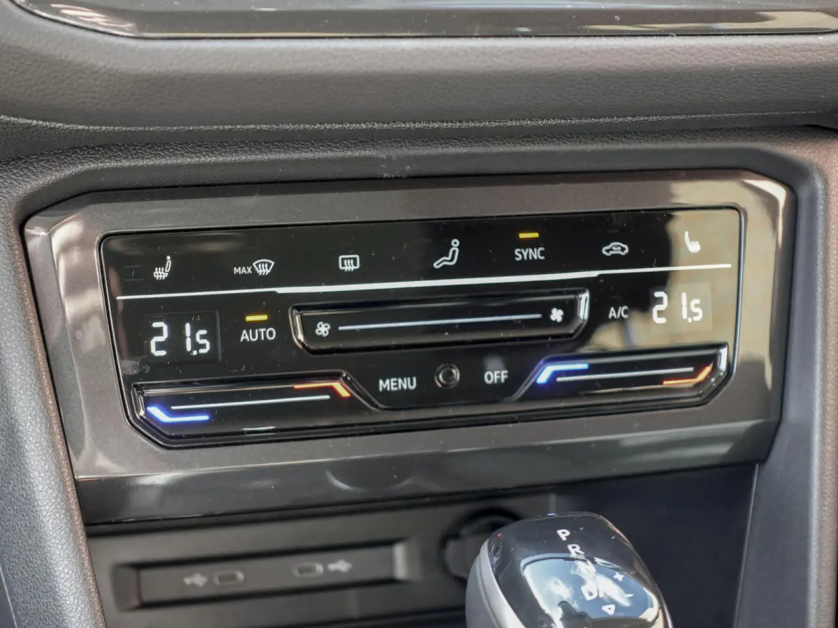 1.5 TSI 150pk DSG Elegance Navigatie Apple Carplay / Android Auto Parkeersensoren Camera Adaptieve Cruise Control Stuur-en stoelverwarming Matrix LED-koplampen Virtual Cockpit Getinte ramen 