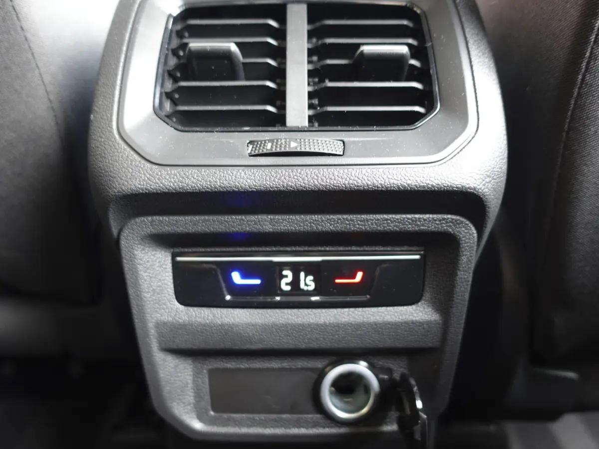 1.5 TSI 150pk DSG Elegance Navigatie Apple Carplay / Android Auto Parkeersensoren Camera Adaptieve Cruise Control Stuur-en stoelverwarming Matrix LED-koplampen Virtual Cockpit Getinte ramen 