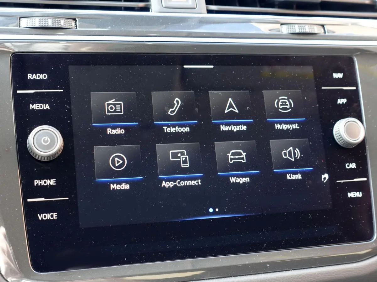 1.5 TSI 150pk DSG Elegance Navigatie Apple Carplay / Android Auto Parkeersensoren Camera Adaptieve Cruise Control Stuur-en stoelverwarming Matrix LED-koplampen Virtual Cockpit Getinte ramen 