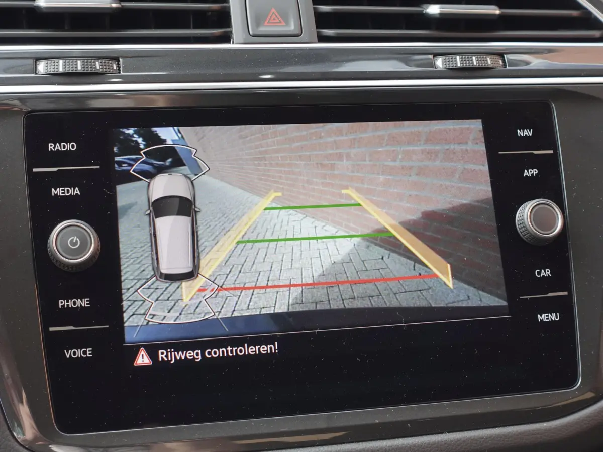 1.5 TSI 150pk DSG Elegance Navigatie Apple Carplay / Android Auto Parkeersensoren Camera Adaptieve Cruise Control Stuur-en stoelverwarming Matrix LED-koplampen Virtual Cockpit Getinte ramen 