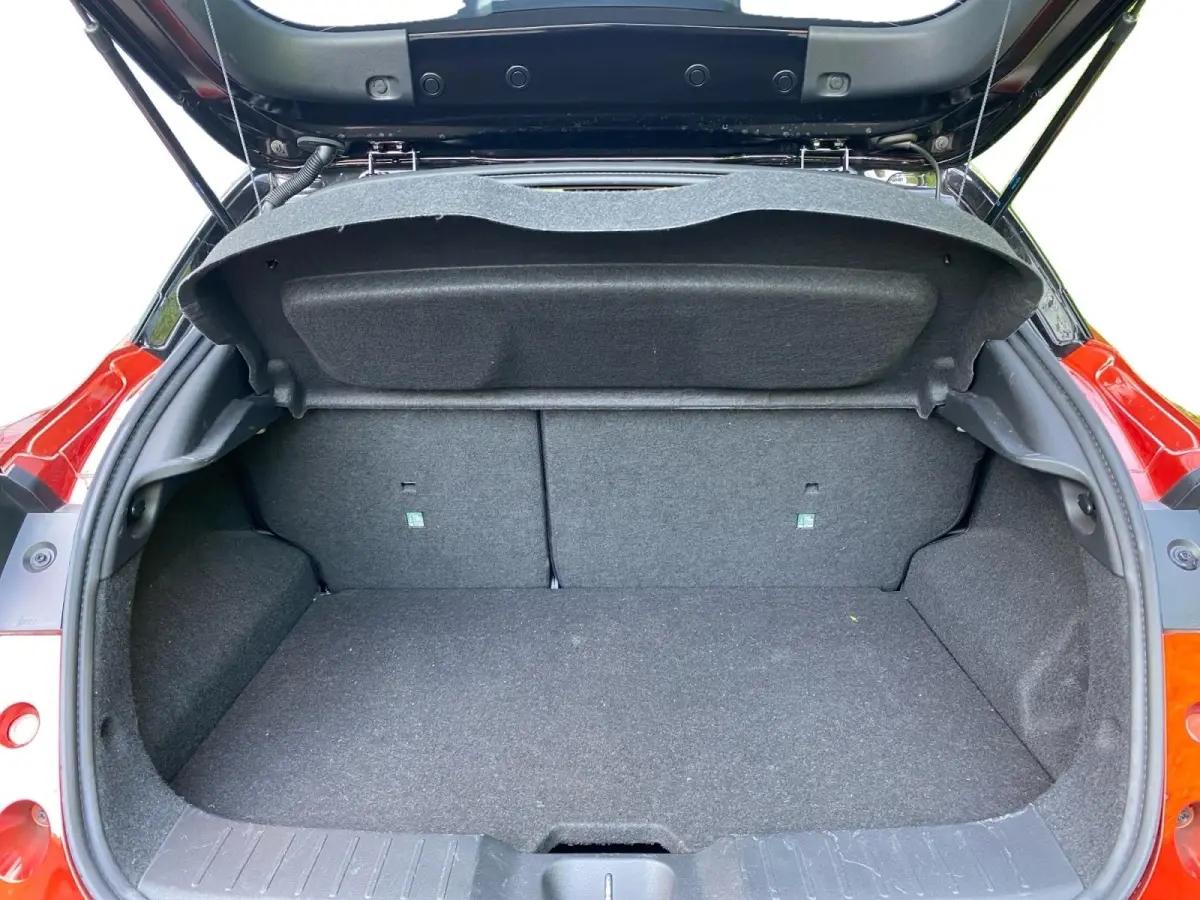 1.6 Hybrid N-Design Climate control | Navigatie | Parkeercamera | Stoel en stuurverwarming | 19 inch LM velgen | Cruise control | Keyless | Rijstrookdetectie |
