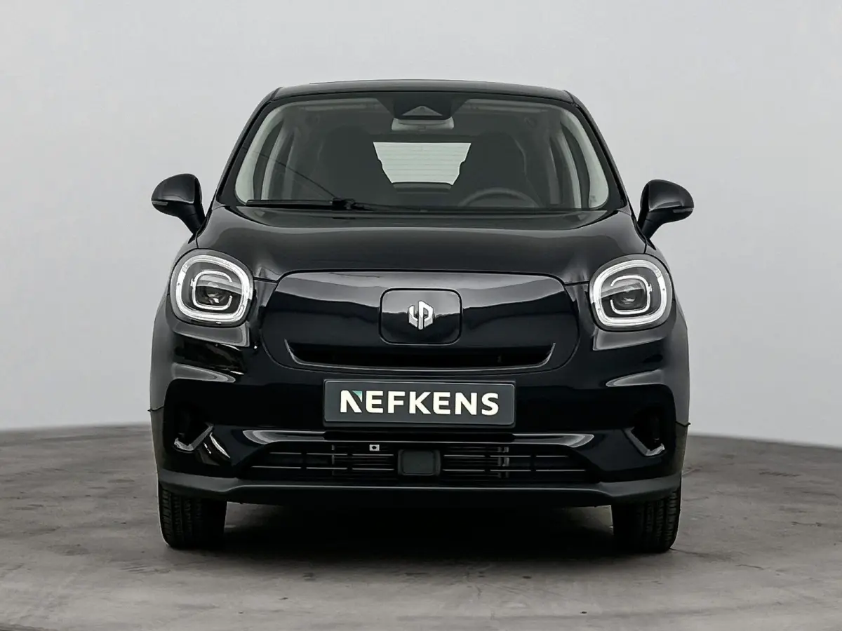Design 37.3 kWh | VOORRAADDEAL! | Direct leverbaar | Metallic Black (enkel uit voorraad leverbaar) | Navigatie | Achteruitrijcamera | Panorama dak