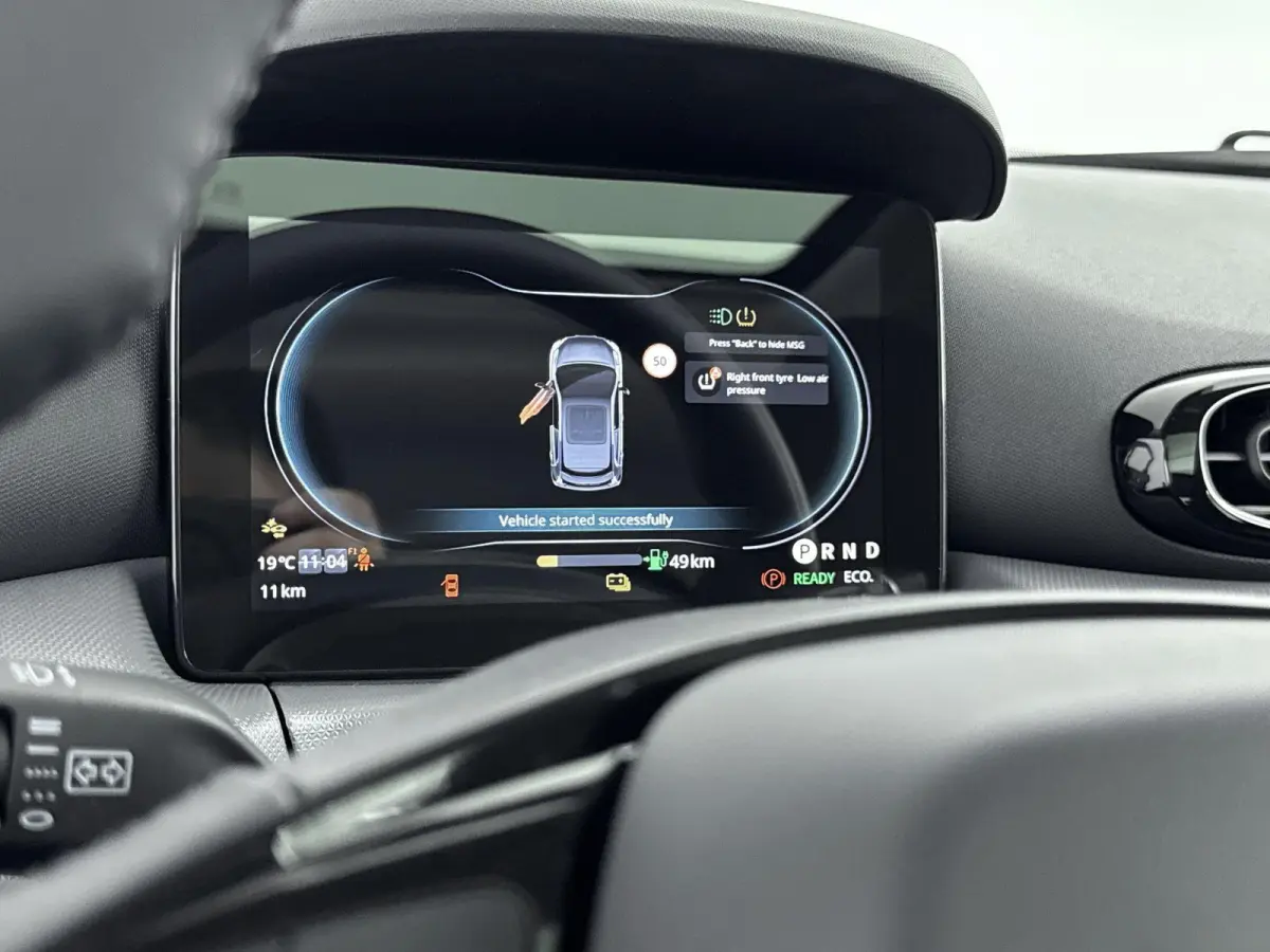 Design 37.3 kWh | VOORRAADDEAL! | Direct leverbaar | Metallic Black (enkel uit voorraad leverbaar) | Navigatie | Achteruitrijcamera | Panorama dak