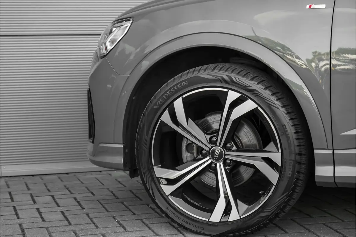 35 TFSI S Edition Zwart Optiek Chronosgrau Leder Camera 20"