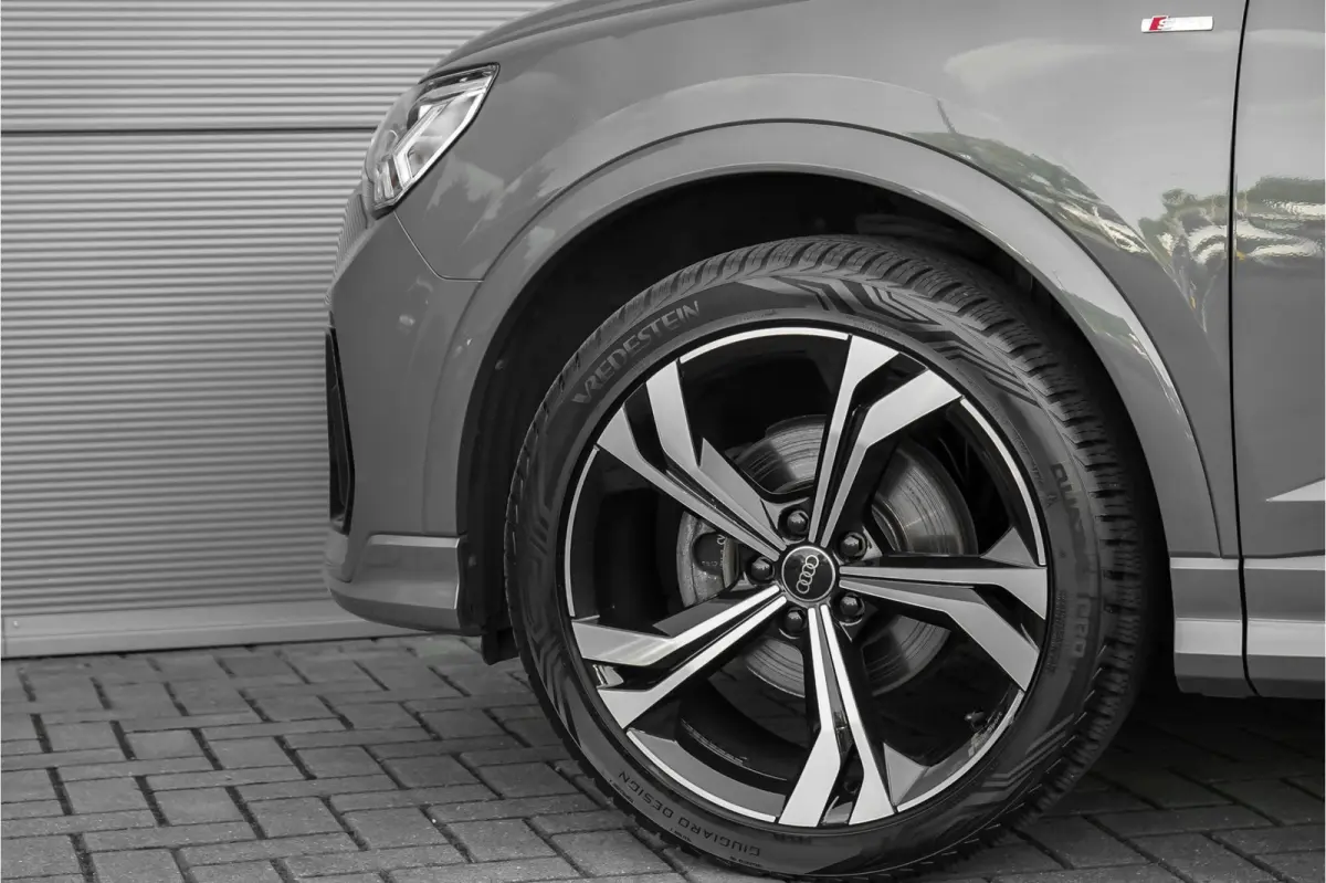 35 TFSI S Edition Zwart Optiek Chronosgrau Leder Camera 20"