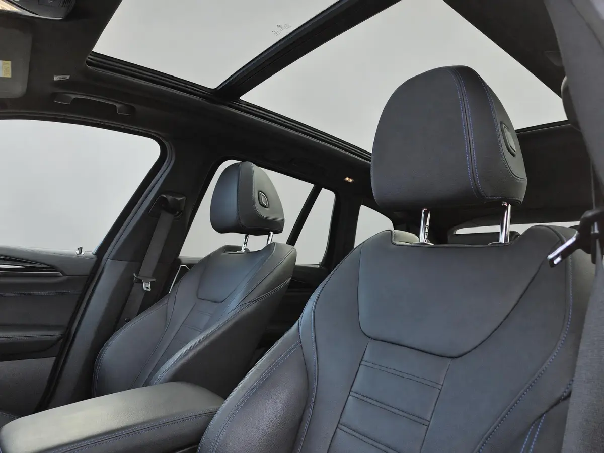 High Executive 80kWh M-Sport | Pano | Trekhaak | SOH | 93,3% | Head-up | 360 camera | ACC | Rijklaarprijs!