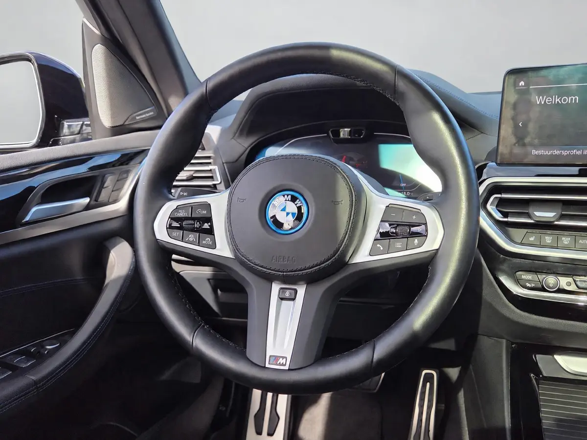 High Executive 80kWh M-Sport | Pano | Trekhaak | SOH | 93,3% | Head-up | 360 camera | ACC | Rijklaarprijs!