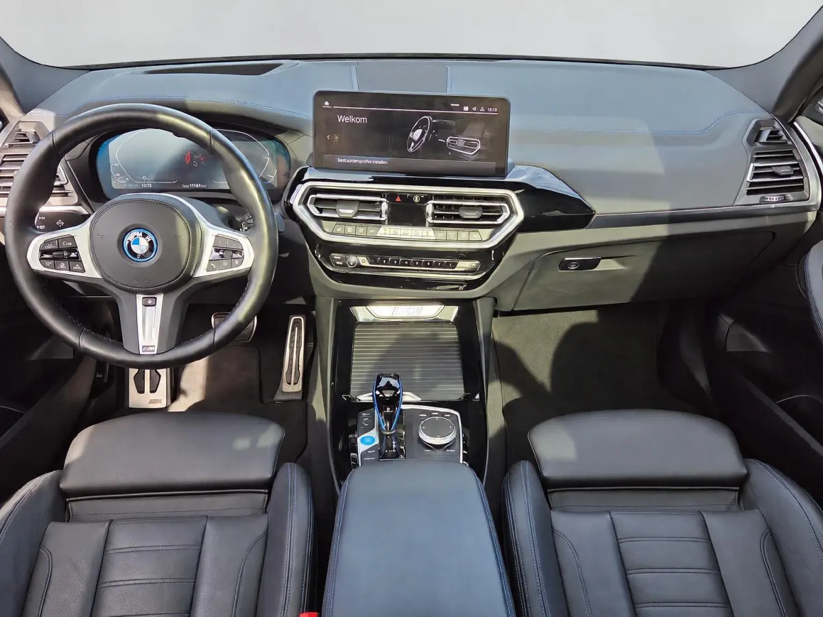 High Executive 80kWh M-Sport | Pano | Trekhaak | SOH | 93,3% | Head-up | 360 camera | ACC | Rijklaarprijs!