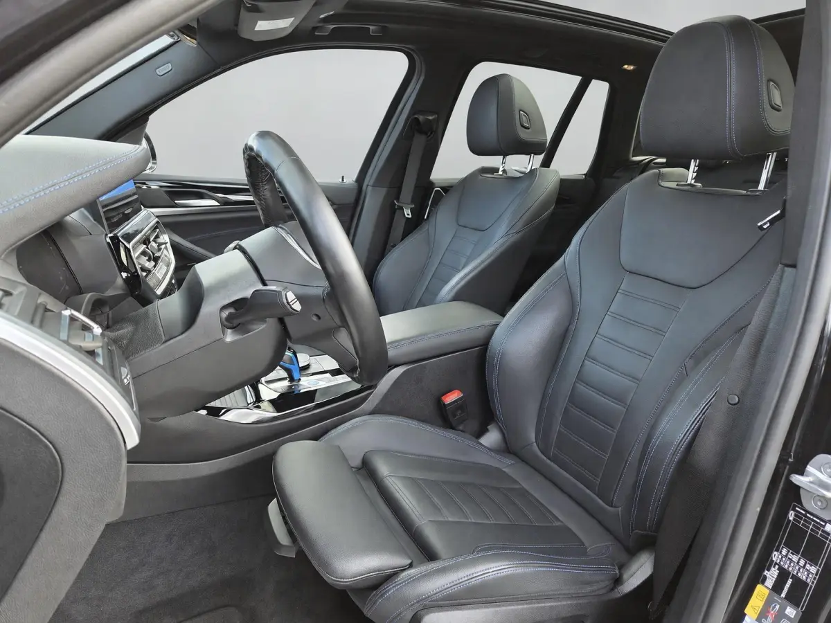 High Executive 80kWh M-Sport | Pano | Trekhaak | SOH | 93,3% | Head-up | 360 camera | ACC | Rijklaarprijs!