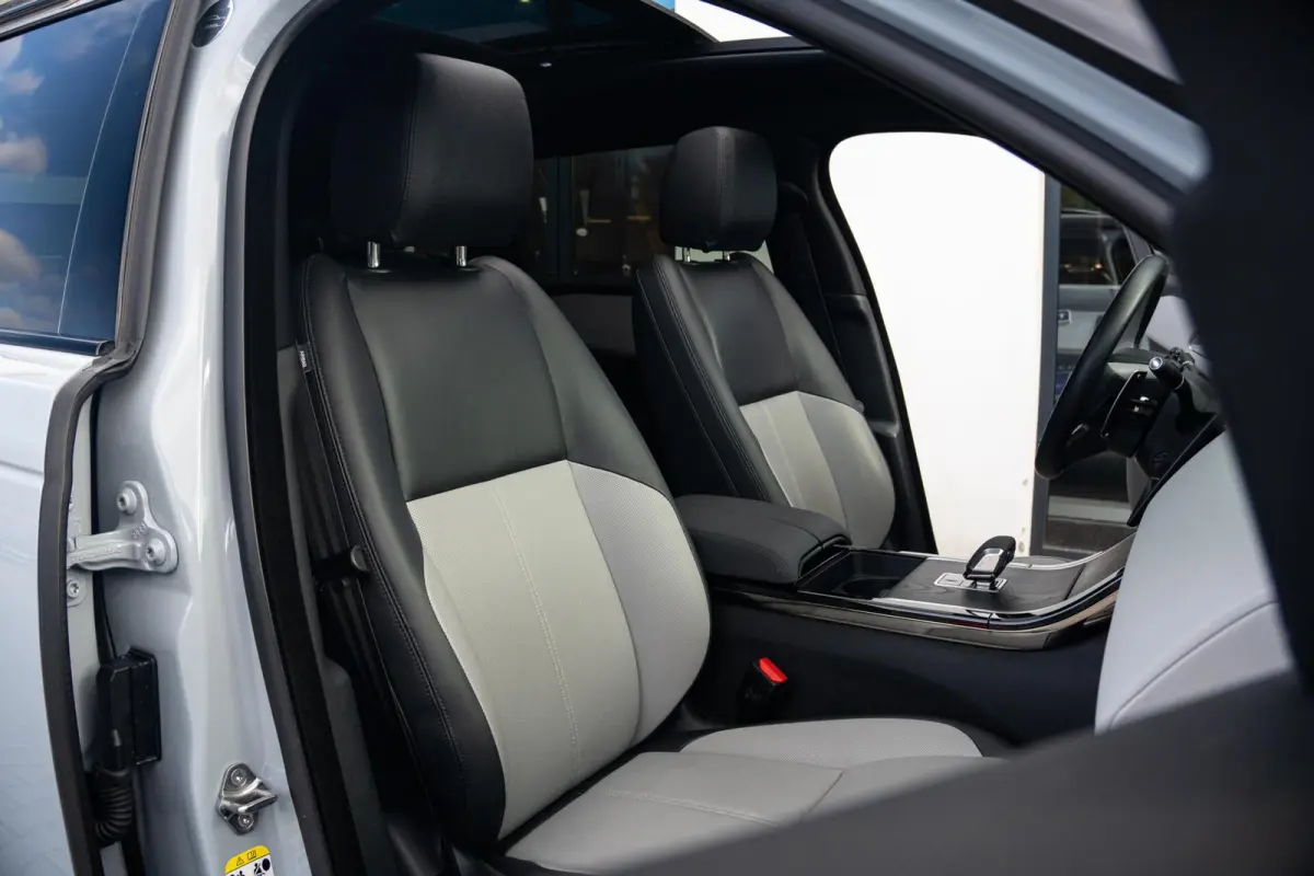 P400e Hybride AWD R-Dynamic HSE|1 Eig|Org NL NAP|FaceLift|Panoramadak|Meridian|CarPlay|Leder Bi-Color|Arroios Grey|Dealer Onderhouden