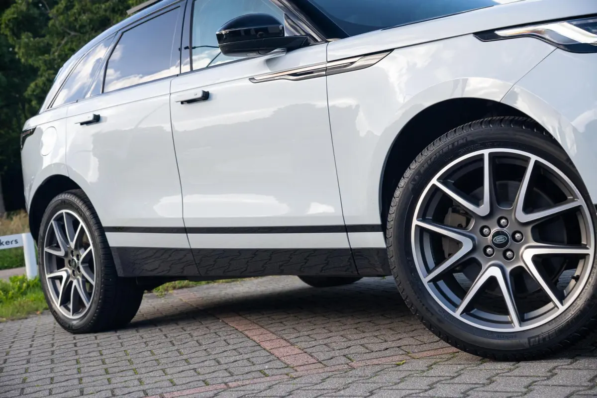 P400e Hybride AWD R-Dynamic HSE|1 Eig|Org NL NAP|FaceLift|Panoramadak|Meridian|CarPlay|Leder Bi-Color|Arroios Grey|Dealer Onderhouden