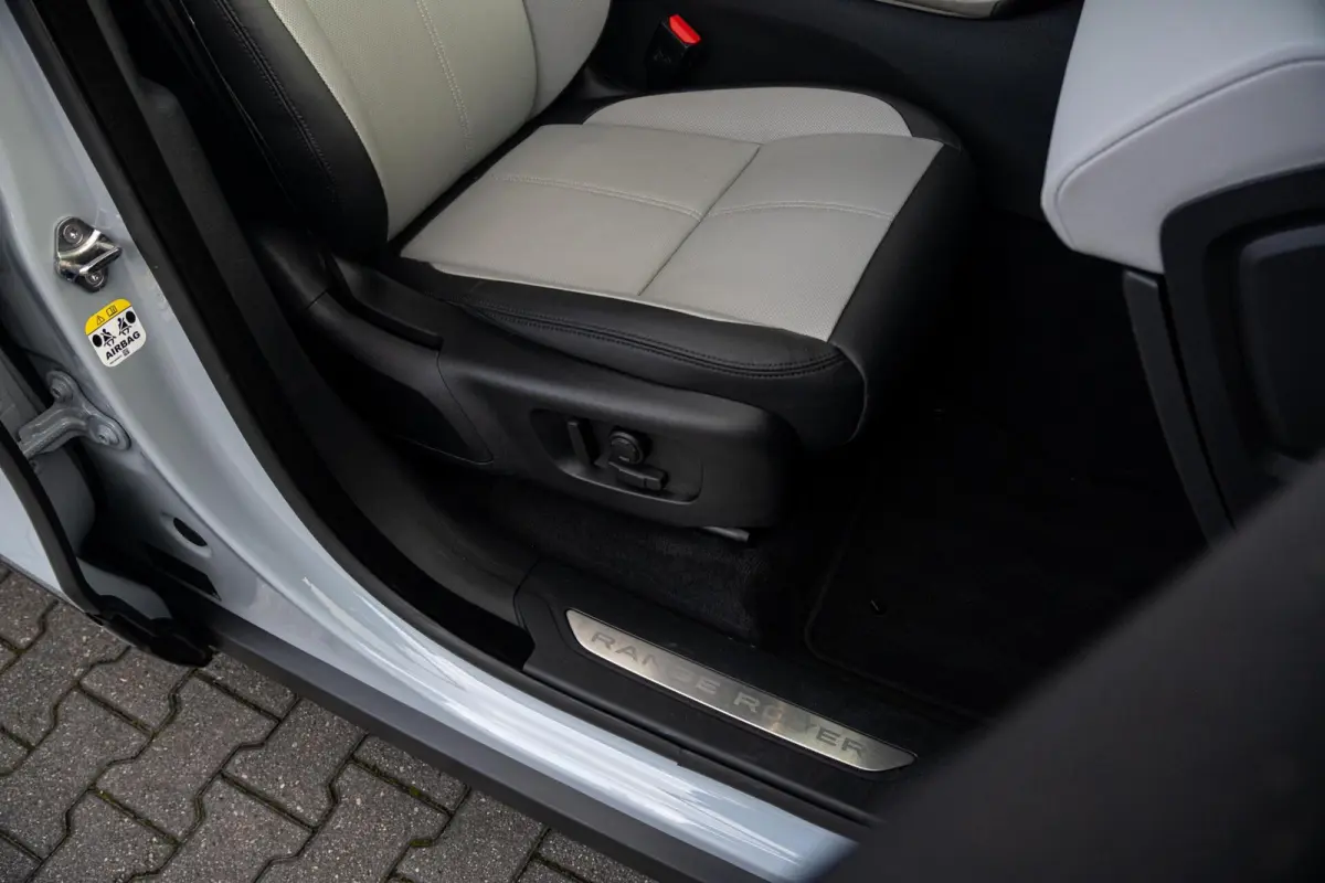 P400e Hybride AWD R-Dynamic HSE|1 Eig|Org NL NAP|FaceLift|Panoramadak|Meridian|CarPlay|Leder Bi-Color|Arroios Grey|Dealer Onderhouden