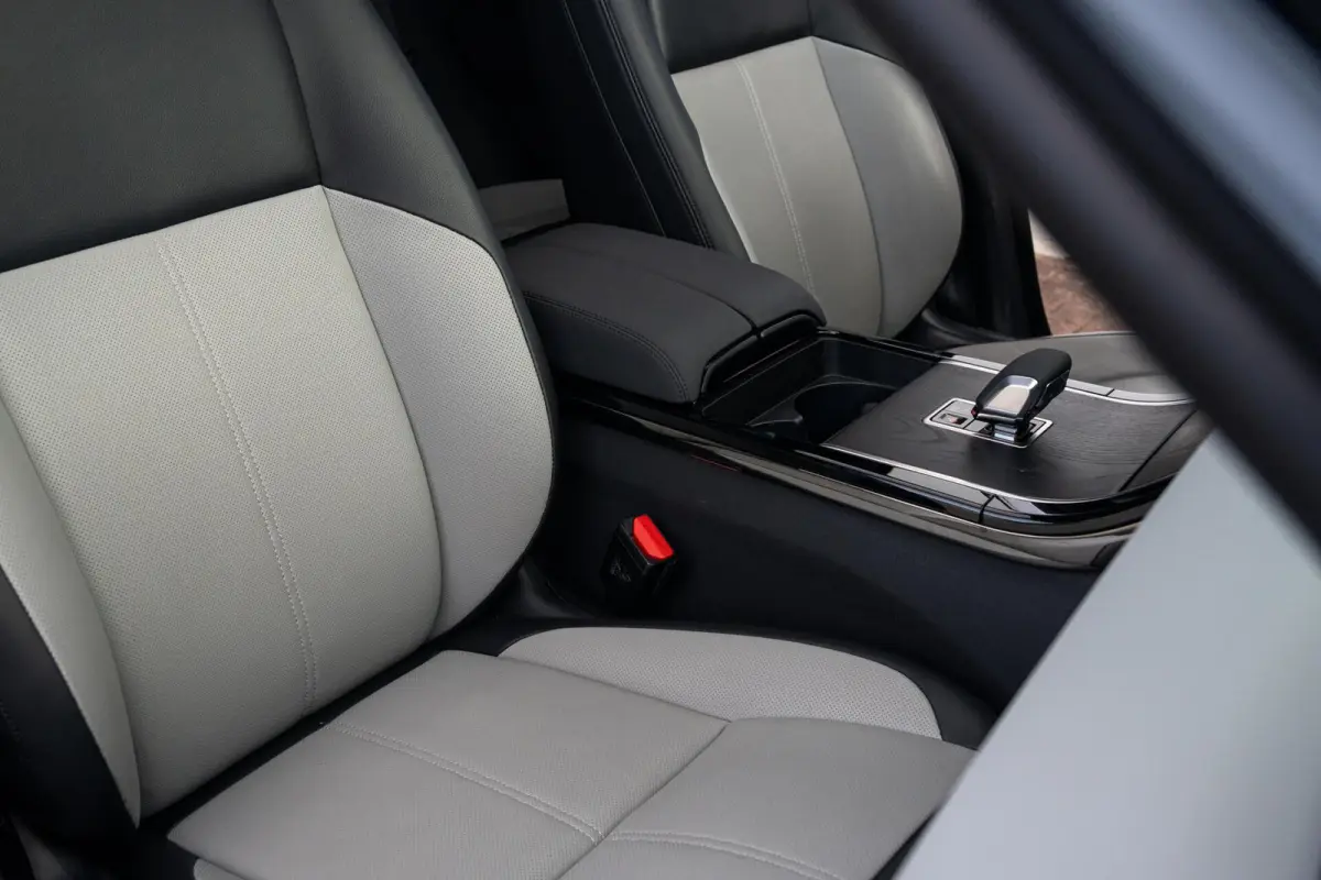 P400e Hybride AWD R-Dynamic HSE|1 Eig|Org NL NAP|FaceLift|Panoramadak|Meridian|CarPlay|Leder Bi-Color|Arroios Grey|Dealer Onderhouden
