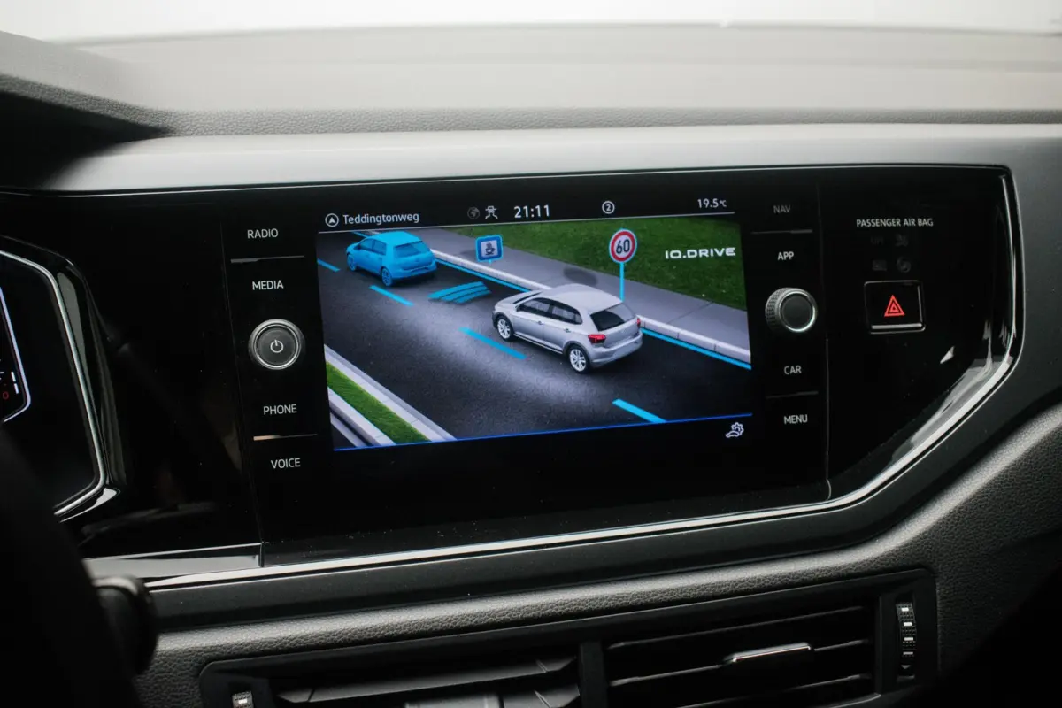 1.0 TSI R-LINE NL-auto [ IQ Light Stoelverwarming Virtual Cockpit Alcantara Adaptive Cruise Control Lane Assist ]