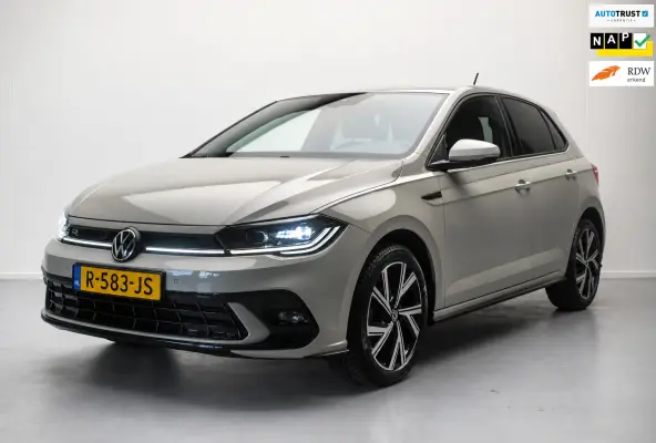 1.0 TSI R-LINE NL-auto [ IQ Light Stoelverwarming Virtual Cockpit Alcantara Adaptive Cruise Control Lane Assist ]