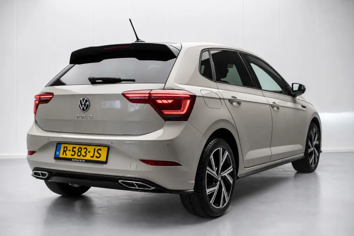 1.0 TSI R-LINE NL-auto [ IQ Light Stoelverwarming Virtual Cockpit Alcantara Adaptive Cruise Control Lane Assist ]