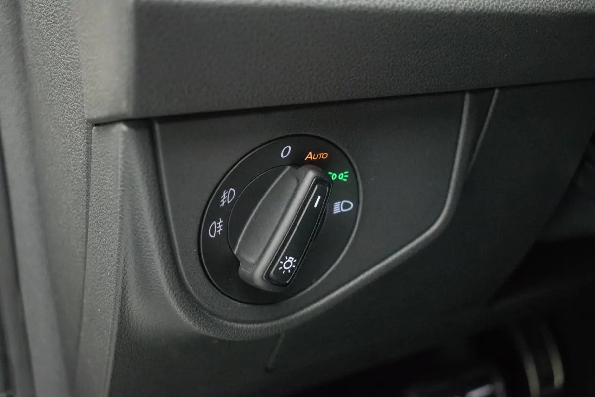 1.0 TSI R-LINE NL-auto [ IQ Light Stoelverwarming Virtual Cockpit Alcantara Adaptive Cruise Control Lane Assist ]