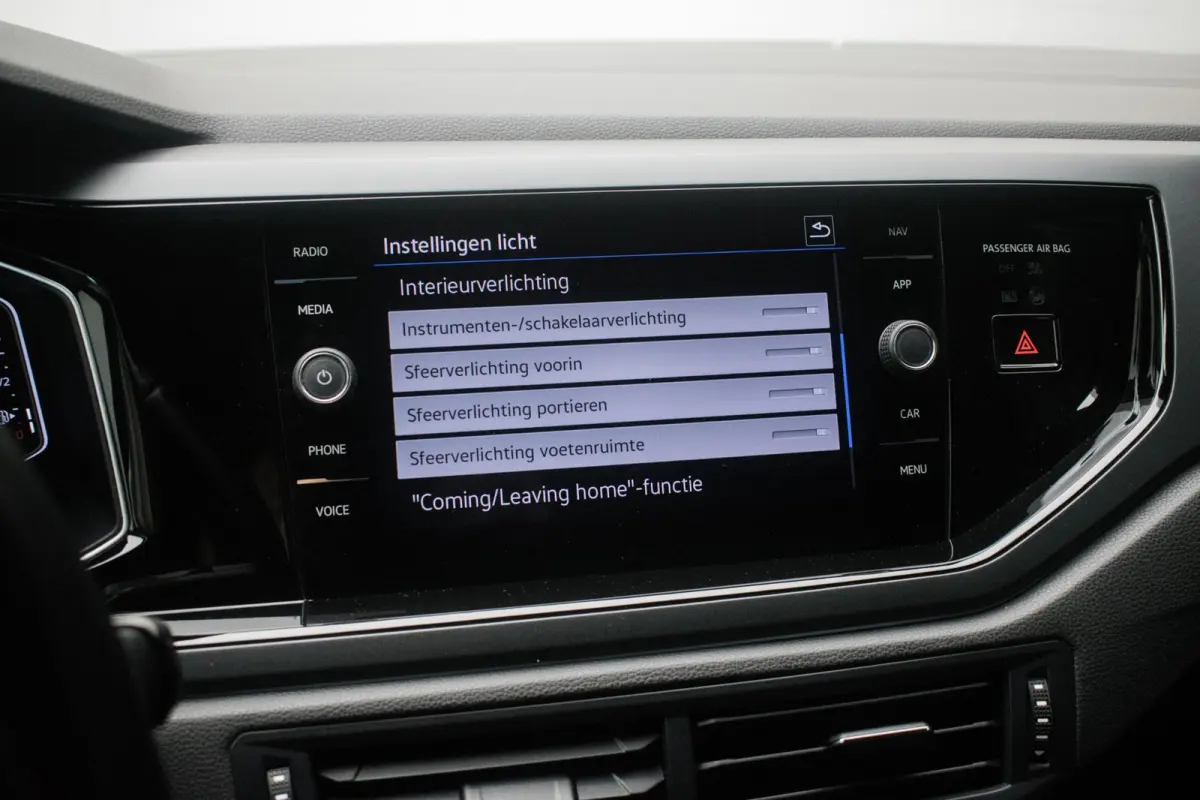 1.0 TSI R-LINE NL-auto [ IQ Light Stoelverwarming Virtual Cockpit Alcantara Adaptive Cruise Control Lane Assist ]