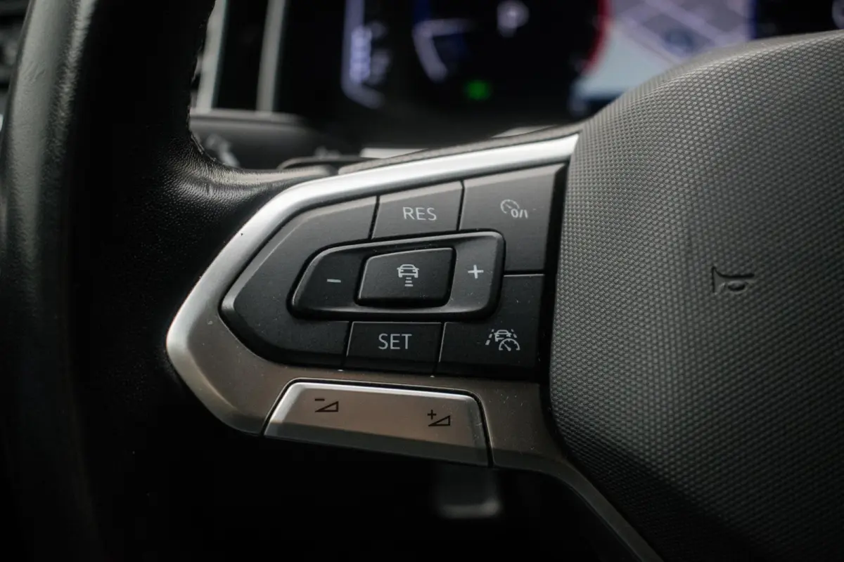 1.0 TSI R-LINE NL-auto [ IQ Light Stoelverwarming Virtual Cockpit Alcantara Adaptive Cruise Control Lane Assist ]