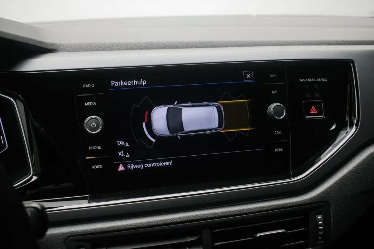 1.0 TSI R-LINE NL-auto [ IQ Light Stoelverwarming Virtual Cockpit Alcantara Adaptive Cruise Control Lane Assist ]
