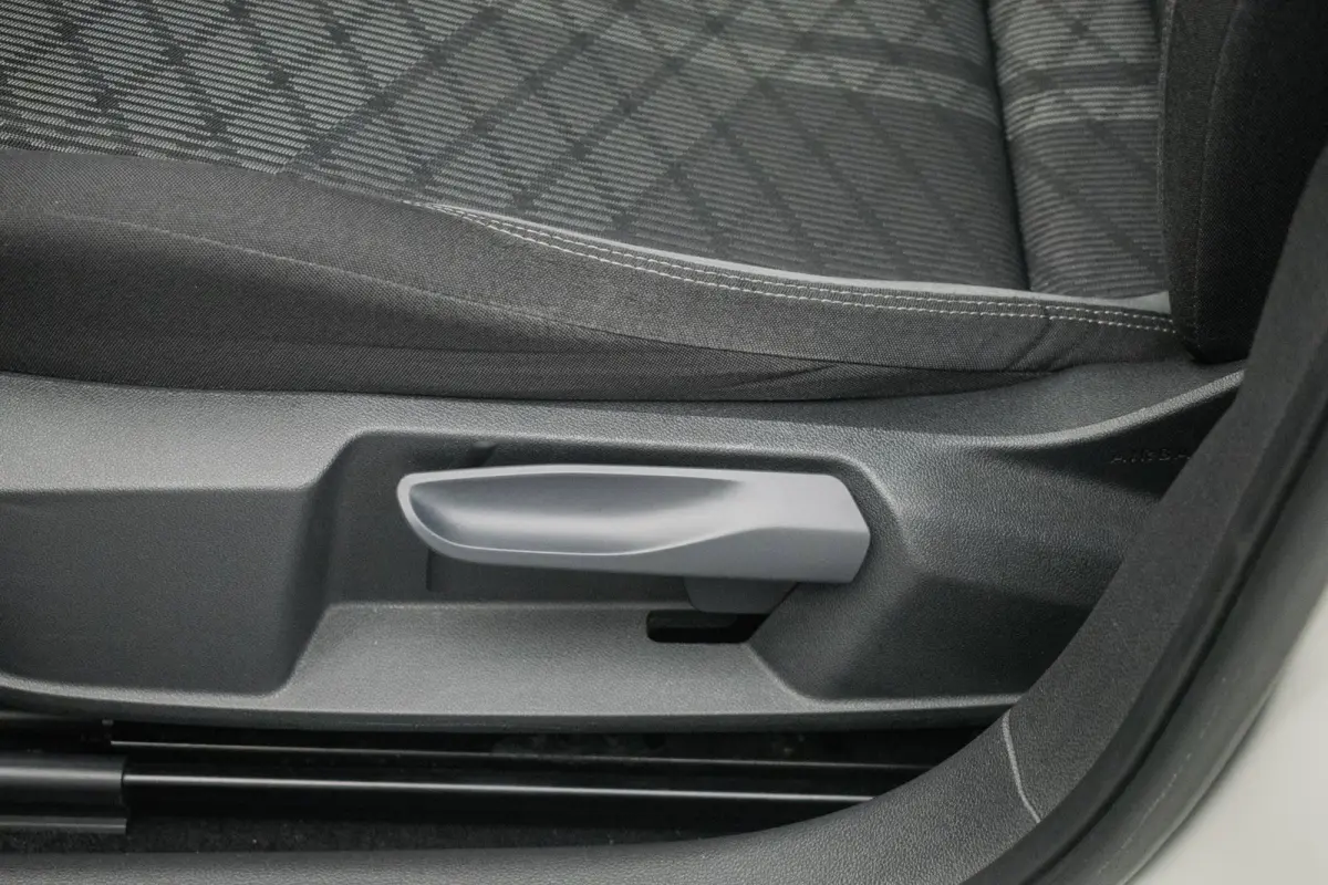 1.0 TSI R-LINE NL-auto [ IQ Light Stoelverwarming Virtual Cockpit Alcantara Adaptive Cruise Control Lane Assist ]