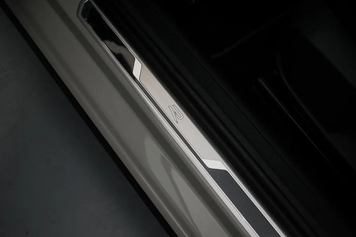 1.0 TSI R-LINE NL-auto [ IQ Light Stoelverwarming Virtual Cockpit Alcantara Adaptive Cruise Control Lane Assist ]
