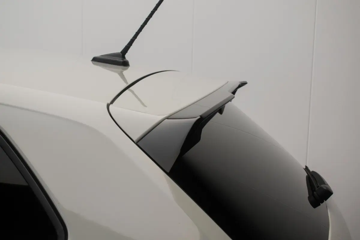 1.0 TSI R-LINE NL-auto [ IQ Light Stoelverwarming Virtual Cockpit Alcantara Adaptive Cruise Control Lane Assist ]