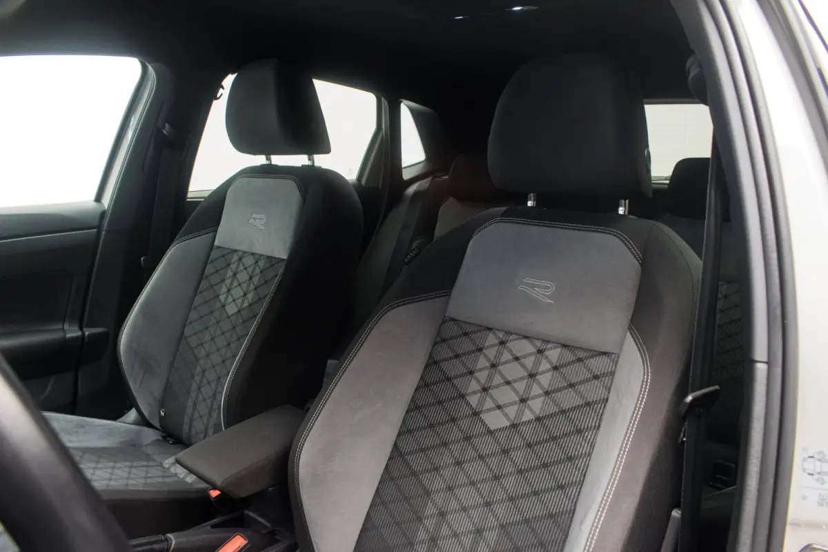 1.0 TSI R-LINE NL-auto [ IQ Light Stoelverwarming Virtual Cockpit Alcantara Adaptive Cruise Control Lane Assist ]