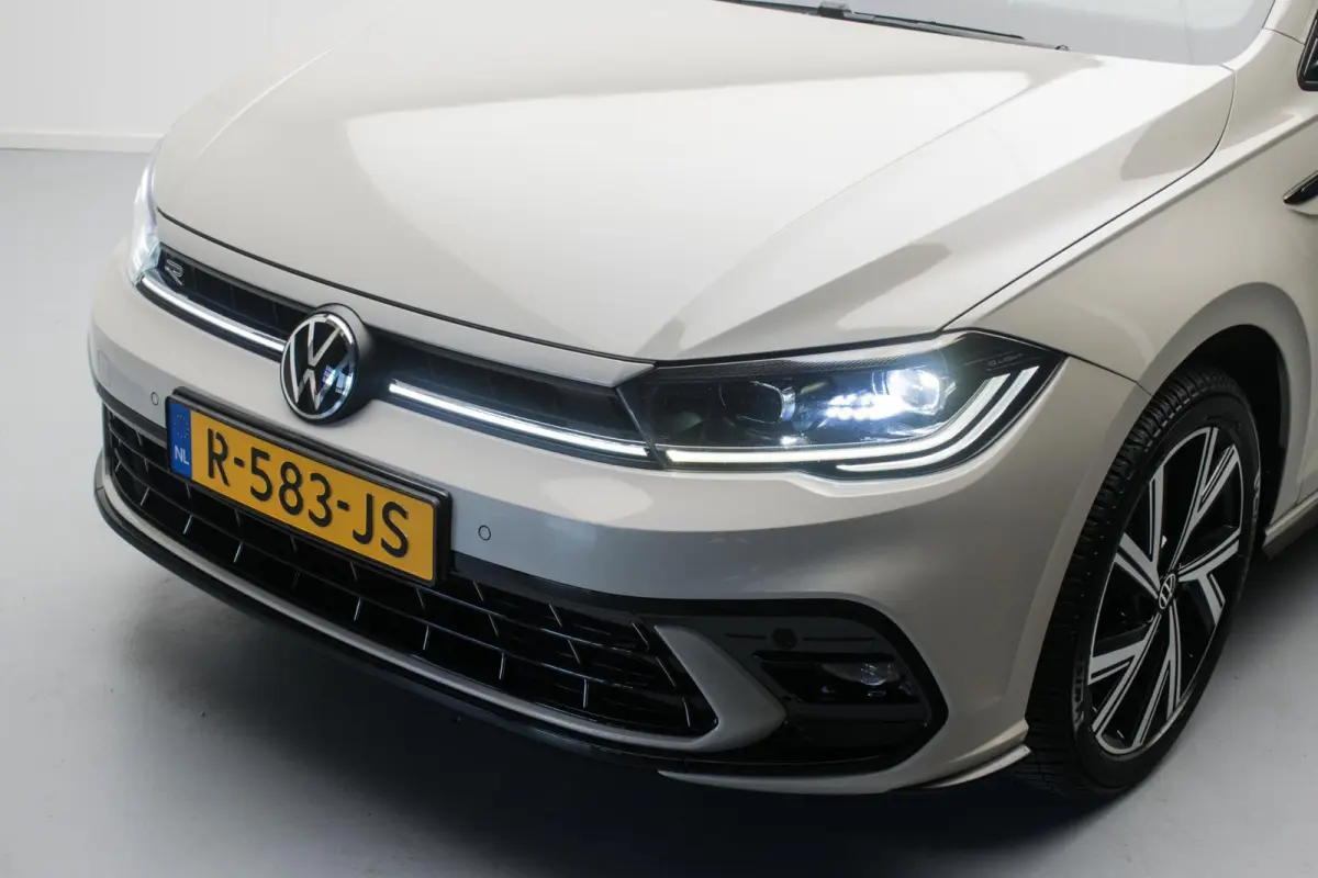 1.0 TSI R-LINE NL-auto [ IQ Light Stoelverwarming Virtual Cockpit Alcantara Adaptive Cruise Control Lane Assist ]