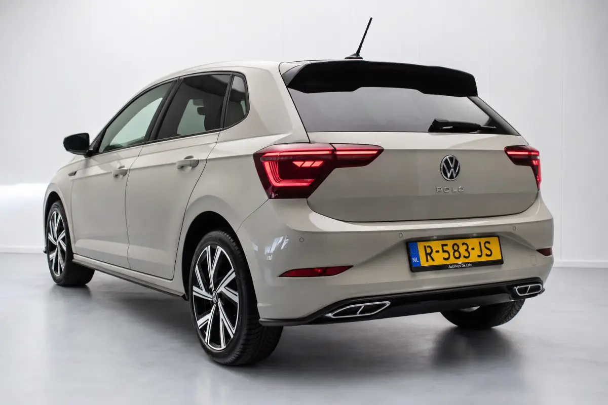 1.0 TSI R-LINE NL-auto [ IQ Light Stoelverwarming Virtual Cockpit Alcantara Adaptive Cruise Control Lane Assist ]