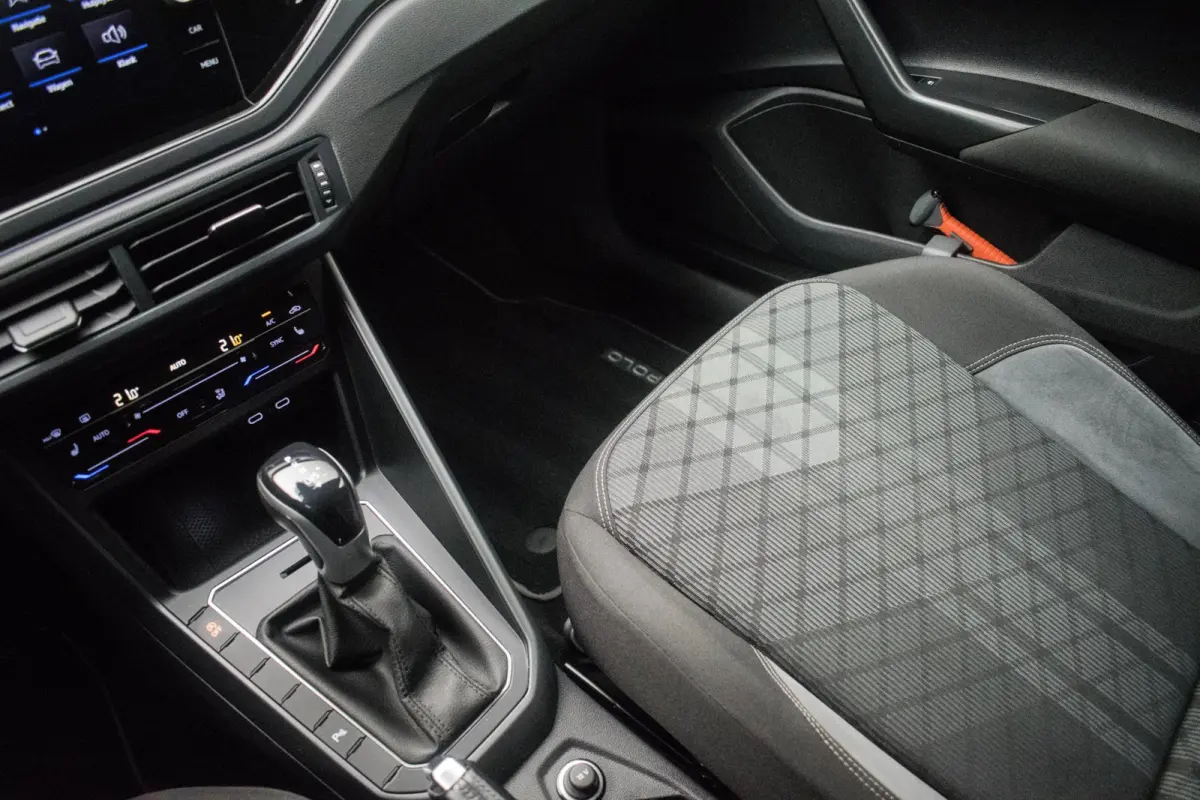1.0 TSI R-LINE NL-auto [ IQ Light Stoelverwarming Virtual Cockpit Alcantara Adaptive Cruise Control Lane Assist ]