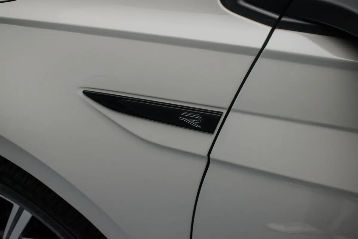 1.0 TSI R-LINE NL-auto [ IQ Light Stoelverwarming Virtual Cockpit Alcantara Adaptive Cruise Control Lane Assist ]