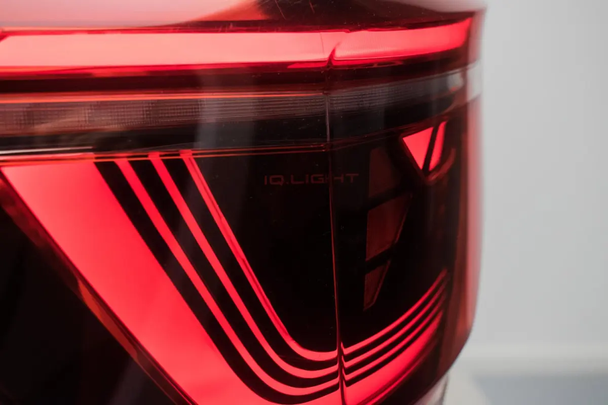 1.0 TSI R-LINE NL-auto [ IQ Light Stoelverwarming Virtual Cockpit Alcantara Adaptive Cruise Control Lane Assist ]