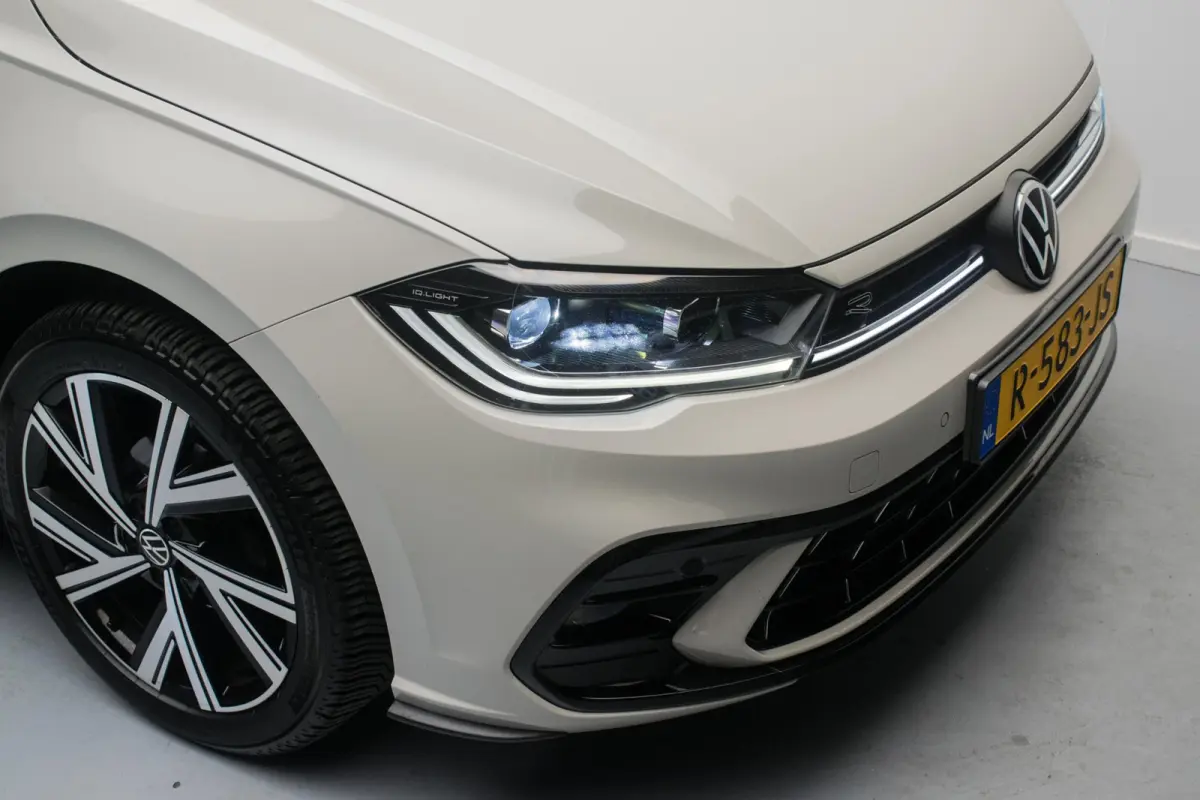1.0 TSI R-LINE NL-auto [ IQ Light Stoelverwarming Virtual Cockpit Alcantara Adaptive Cruise Control Lane Assist ]