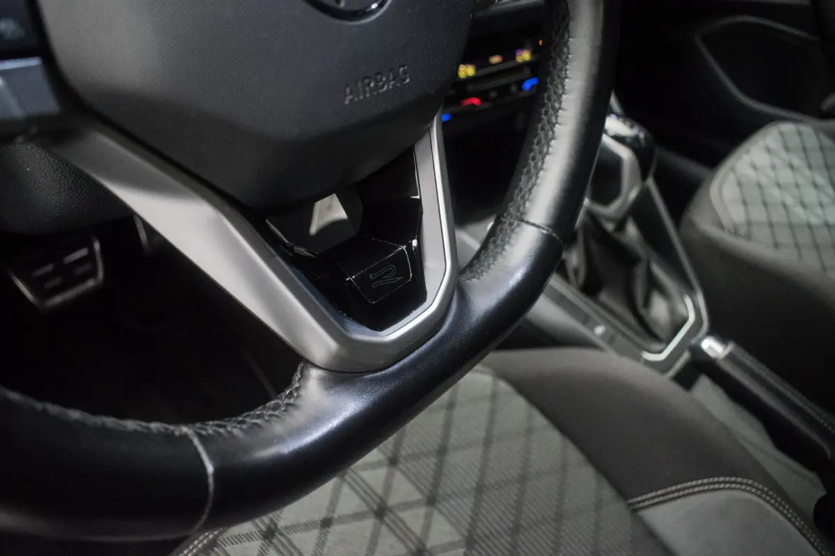 1.0 TSI R-LINE NL-auto [ IQ Light Stoelverwarming Virtual Cockpit Alcantara Adaptive Cruise Control Lane Assist ]