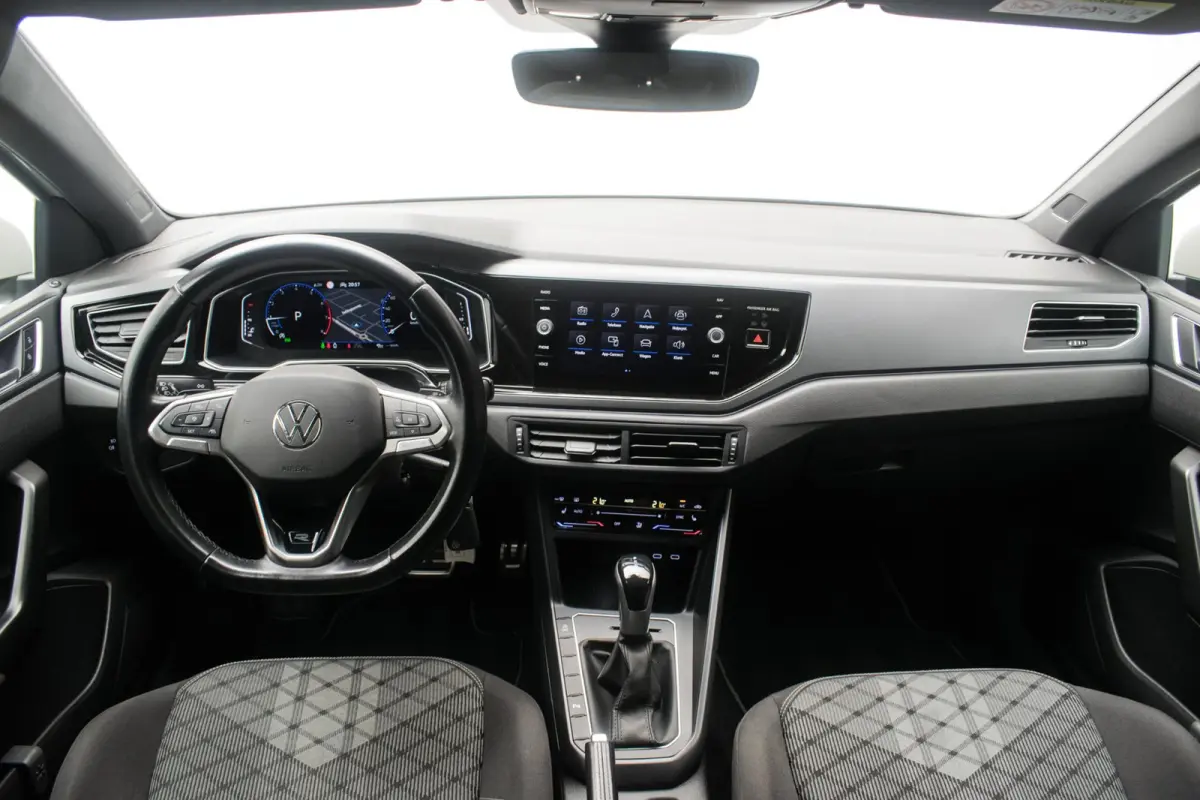 1.0 TSI R-LINE NL-auto [ IQ Light Stoelverwarming Virtual Cockpit Alcantara Adaptive Cruise Control Lane Assist ]