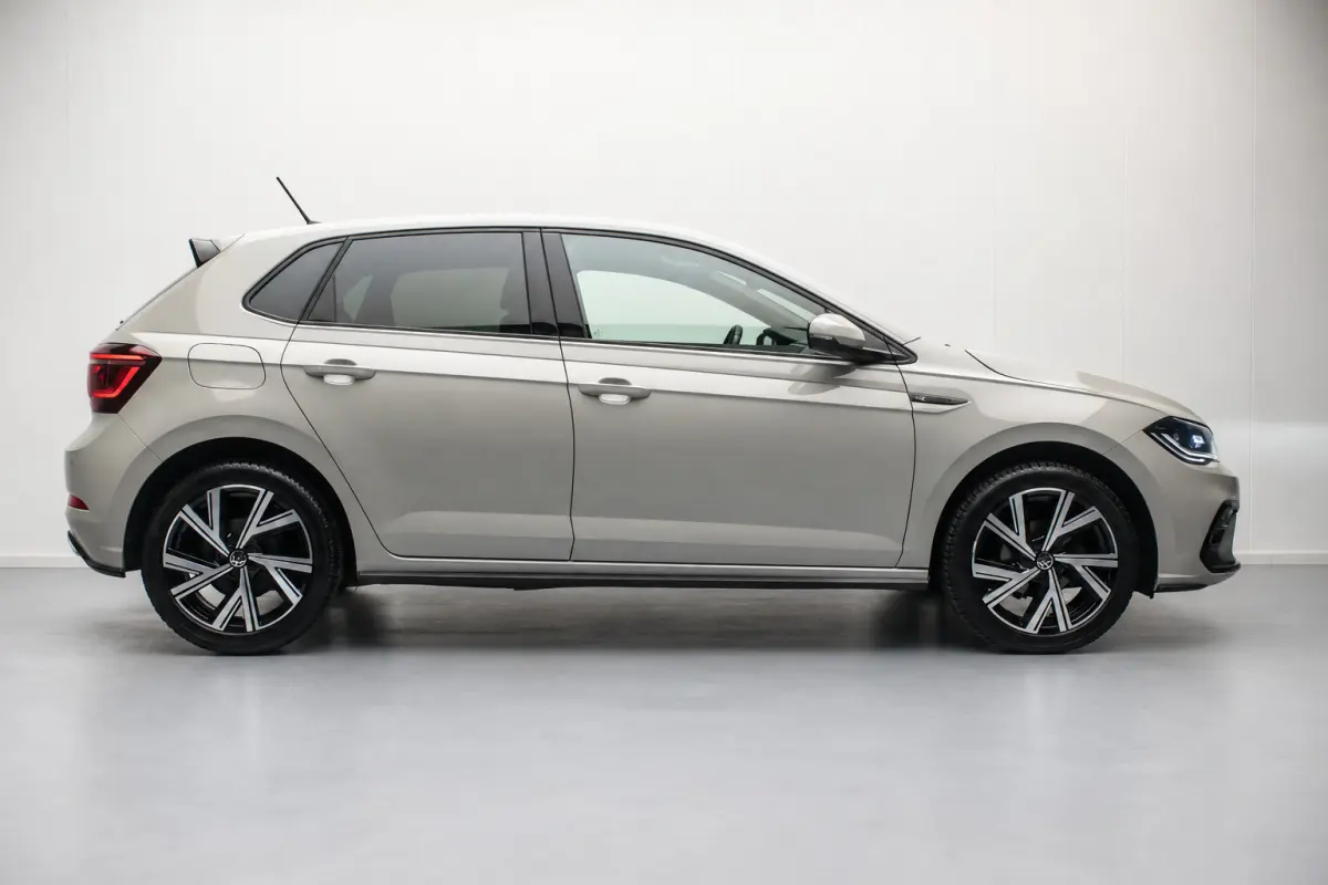 1.0 TSI R-LINE NL-auto [ IQ Light Stoelverwarming Virtual Cockpit Alcantara Adaptive Cruise Control Lane Assist ]